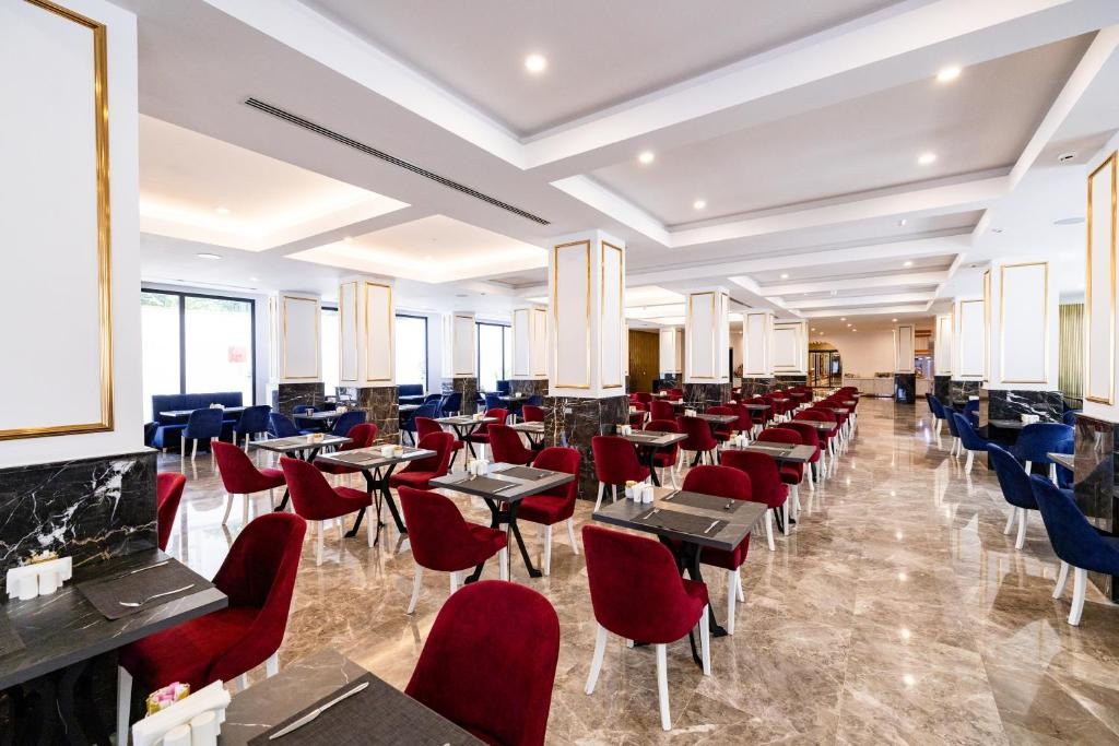 هتل گرانادا لاکچری رد